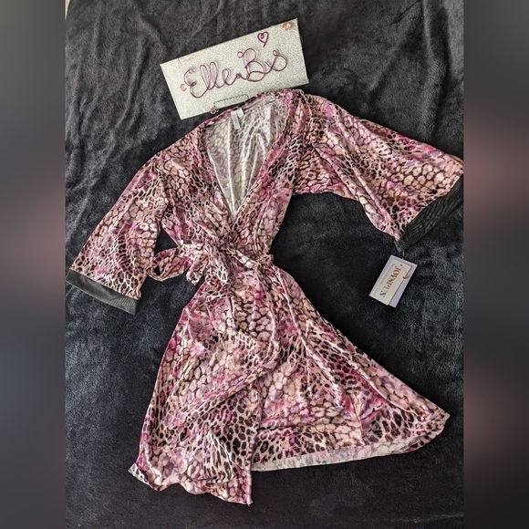 NWT Joyspun Purple / Pink Animal Print Robe S/M - Picture 3 of 3